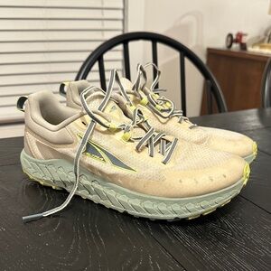 Altra Outroad 2 shoe